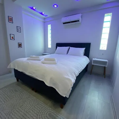 Comfortable, Stylish, Centrally Located Apartment